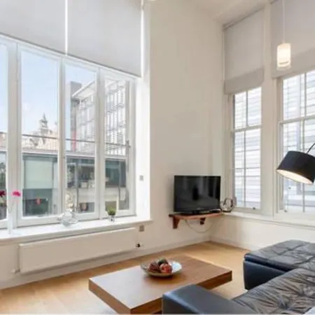 Luxury Quartermile 2 Bed شقة *