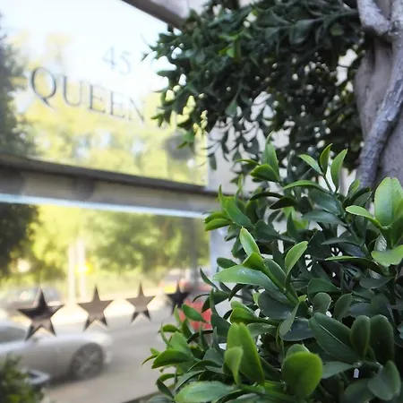 Queens 4*