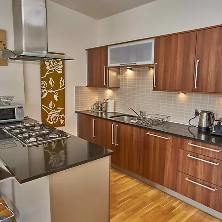 Pearl - Lochrin Place * Edinburgh