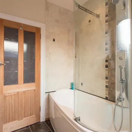 Woodlands Bungalow בית נופש *