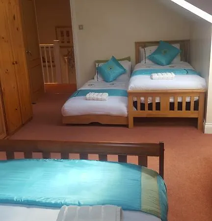 Penthouse Sleeps 11 * エディンバラ