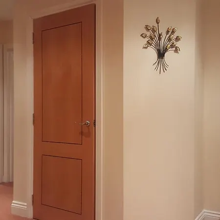 Penthouse Apartment Sleeps 11 إدنبرة