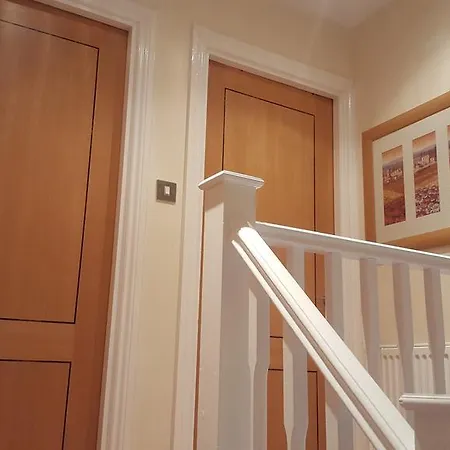 Penthouse Sleeps 11 * エディンバラ