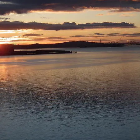 Western Harbour * Edinburgh