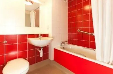 Travelodge Waterloo Place אדינבורו