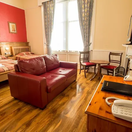 Corstorphine 3*