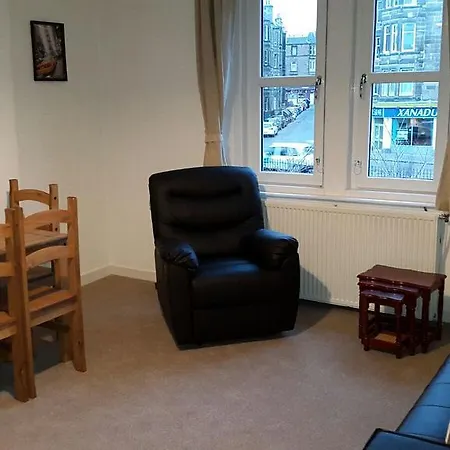 Furnished Near Holyrood Palace *