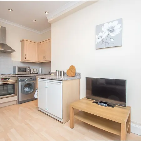 Henderson Gardens Apartment *