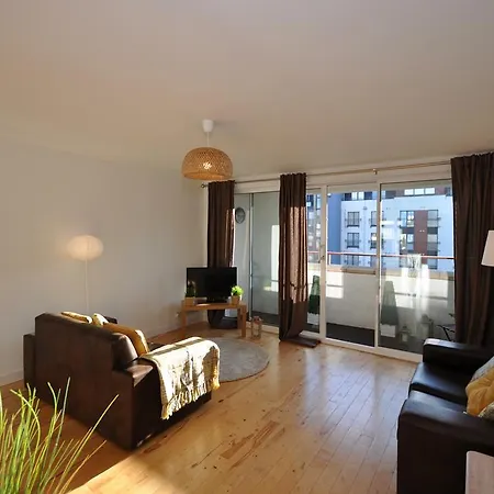 Quiet Spacious And Modern Sleeps 4 *