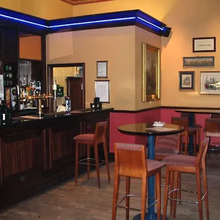 The Learmonth Hotel 2*