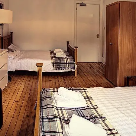 23 Hillside Street Apartament *