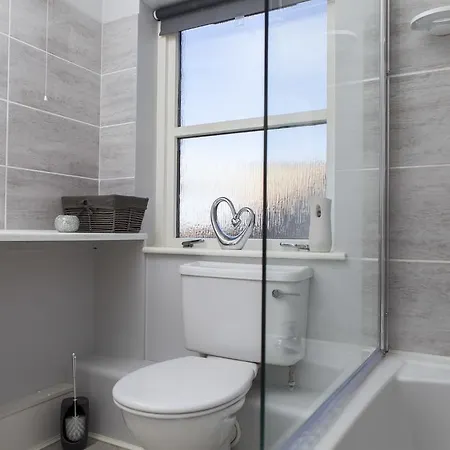 Amazing - Annandale St Near The Playhouse - Free Parking Апартаменты *