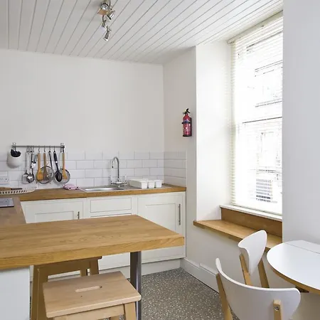 Destiny Scotland - Rose Street Flats Daire