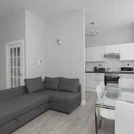 Lothian House Apartment *