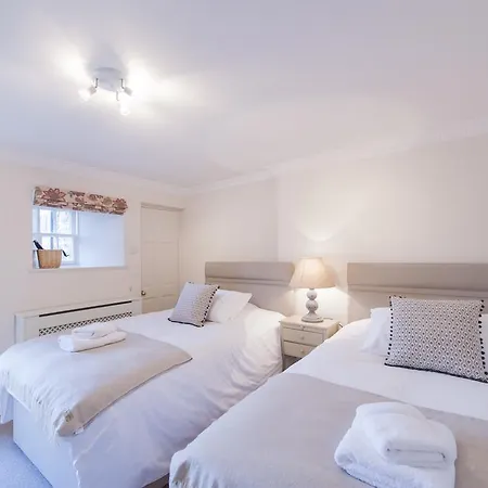 Jamaica Street 7 *