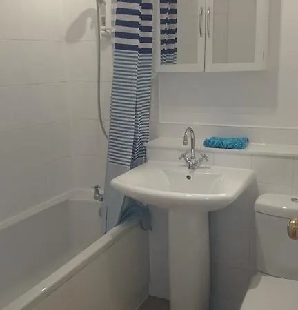 Central Bothwell House Apartment *