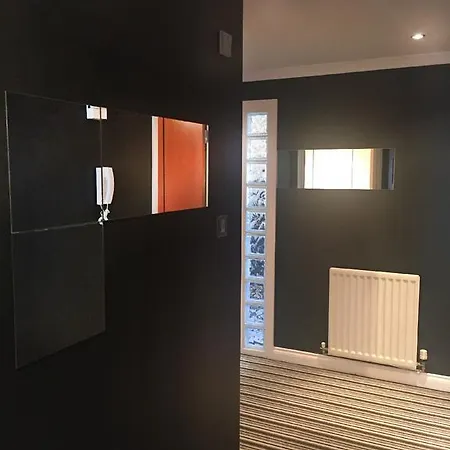 Large 2 Bed Flat, 2 Bath, Free Parking & Lift Edimburgo