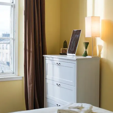 Nelson Street Apartment *