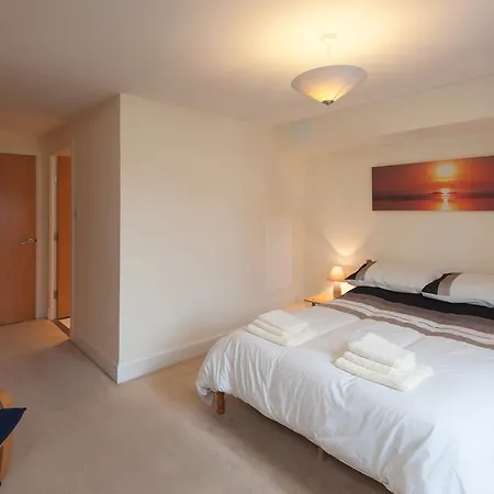 The Cables Wynd Apartment *
