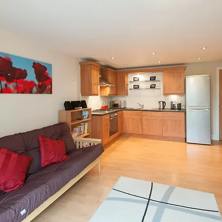 The Cables Wynd Apartment *