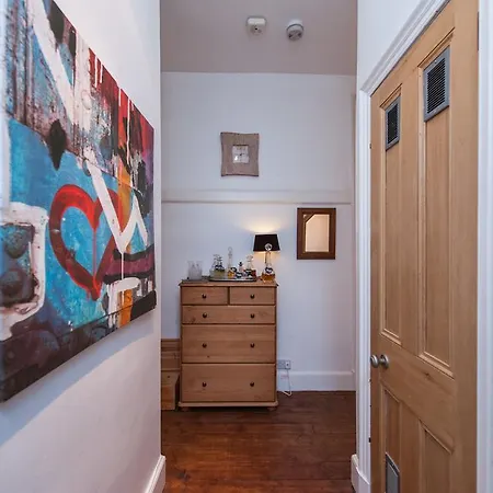 Henderson Row Apartament