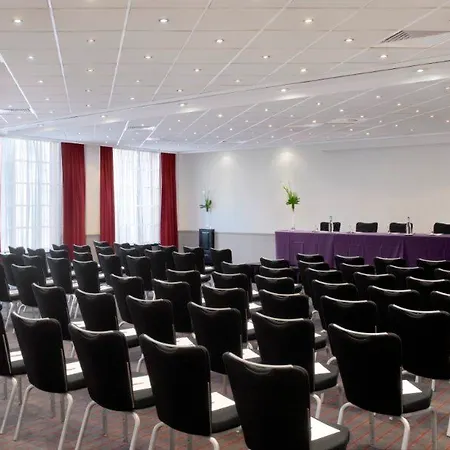 מלון Radisson Blu Hotel, Centre 4*