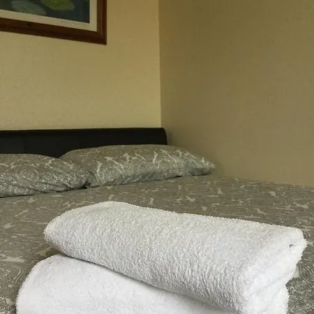 Pitt Street Apartment Beautiful Spacious Apartment Free Parking And Free Sanitizer Apartment