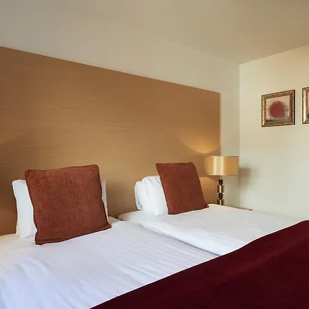 Fountain Court - Eq2 Apartahotel 4*