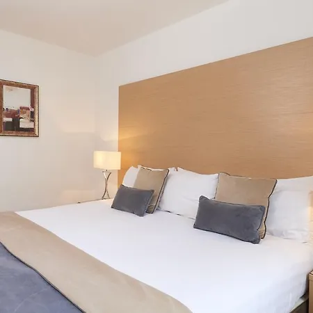 Apartahotel Fountain Court - Eq2