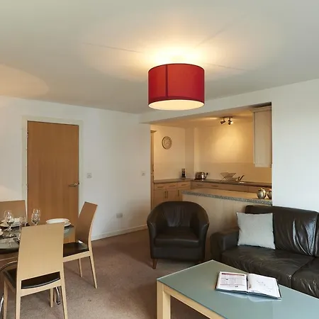 Fountain Court - Eq2 Apartahotel 4*