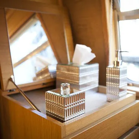 보트호텔 - Houseboats 4*