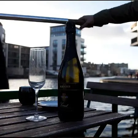 - Houseboats بوتيل 4*