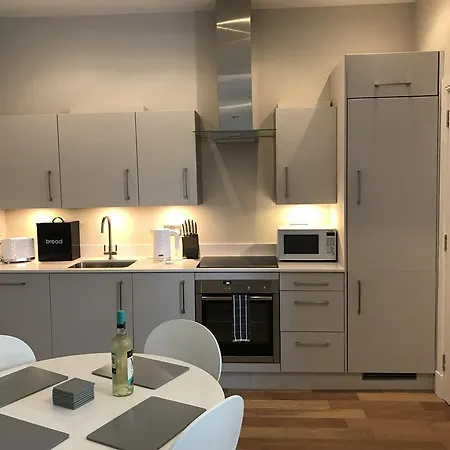Capital Retreats - Dewar Place Lane *
