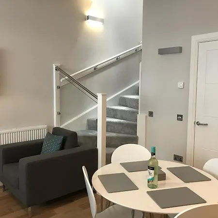 Capital Retreats - Dewar Place Lane