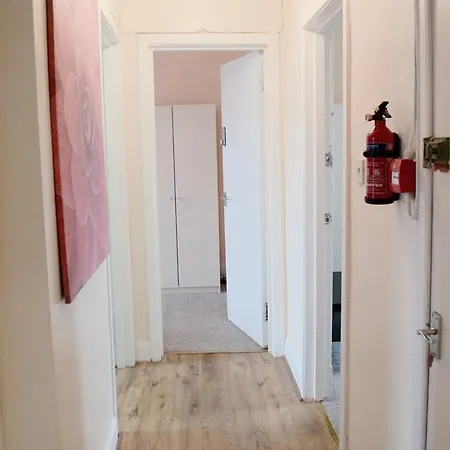 Centre Townhouse 2*