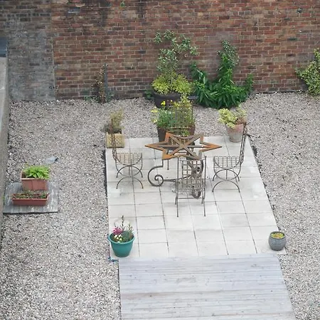 Centre Townhouse 2*