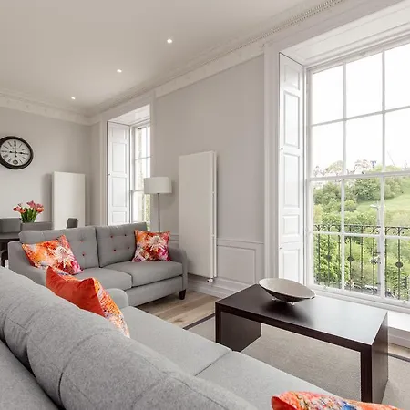 Destiny Scotland - Chisholm Hunter Apartmán *