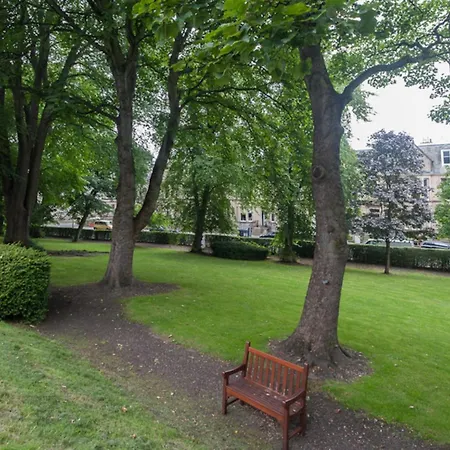 South Learmonth Gardens *