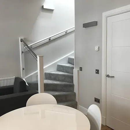 Capital Retreats - Dewar Place Lane