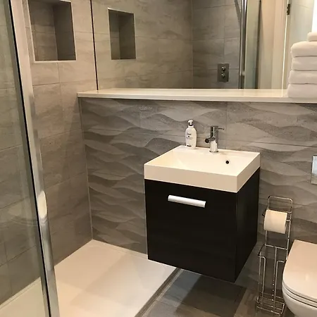 Capital Retreats - Dewar Place Lane *