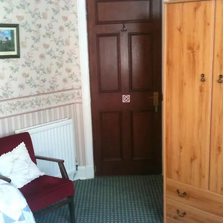 Almond House לינה וארוחת בוקר אדינבורו