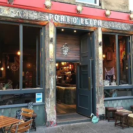 The Cooperage No 6, The Shore Apartment Edinburgh