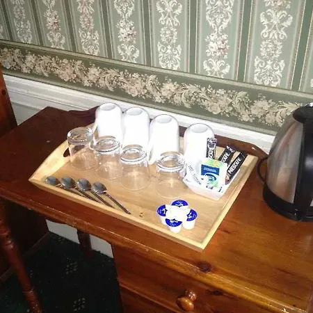 Adelphi Guest house 2*