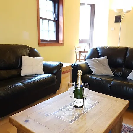 Dean Village - Lovely 2 Bed In Picturesque Dean Village With Balcony And Private Parking *