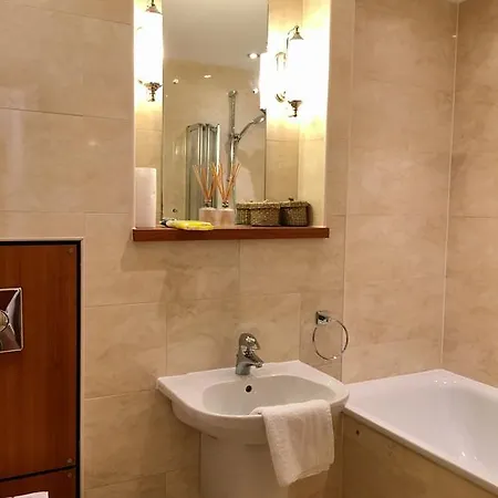 Old Town Apartment *