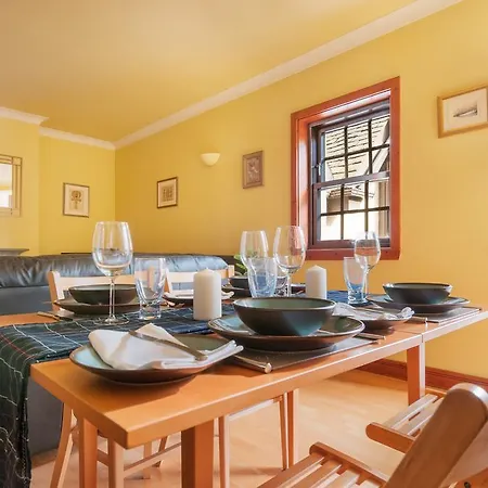 Dean Village - Lovely 2 Bed In Picturesque Dean Village With Balcony And Private Parking Appartamento