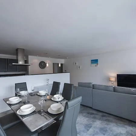 The Deluxe West End דירה אדינבורו