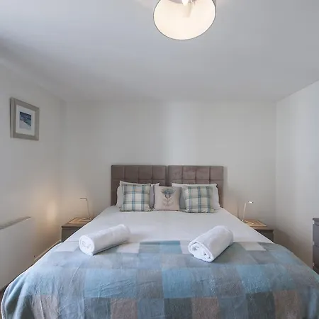 The Deluxe West End Apartment