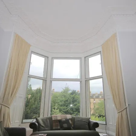 Glencairn Crescent *
