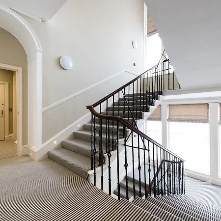 皇家王子套房公寓 *